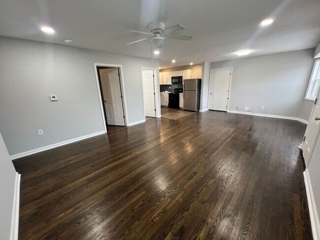 Building Photo - Inviting 3 Bedroom Home with Garage & Storage Space