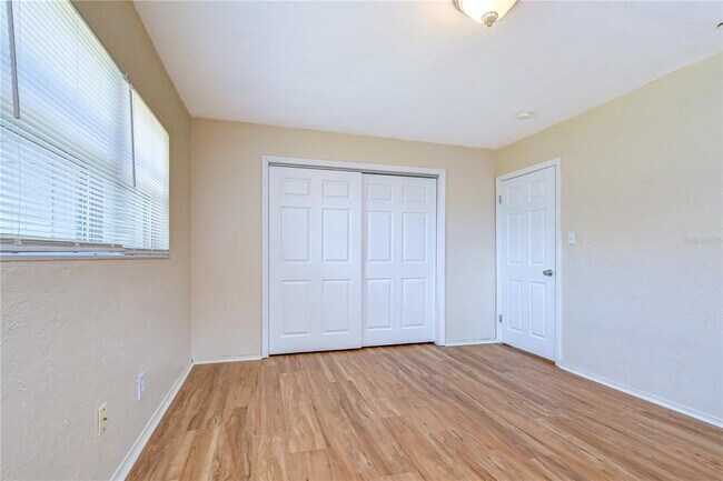 Building Photo - 5634 9th Ave N