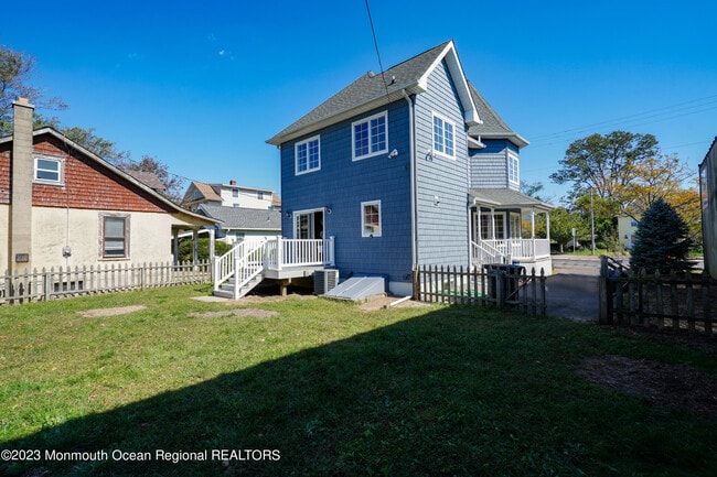 Building Photo - 111 Main St