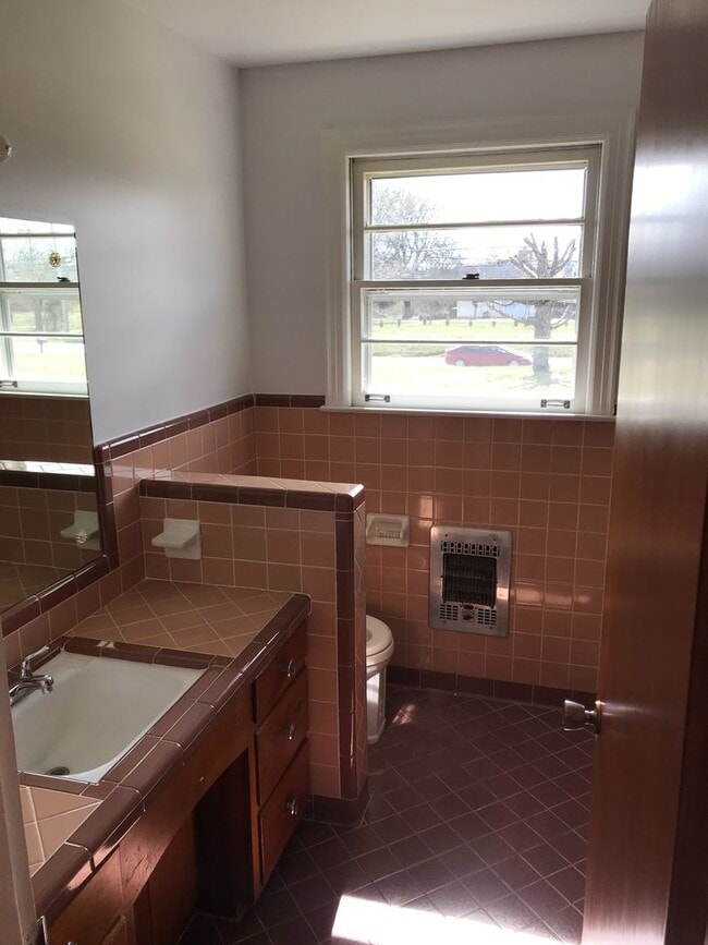 Building Photo - Corner lot with over 2 acre yard in Lebano...