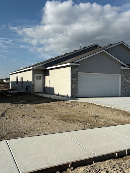 Primary Photo - 12954 E Blake St