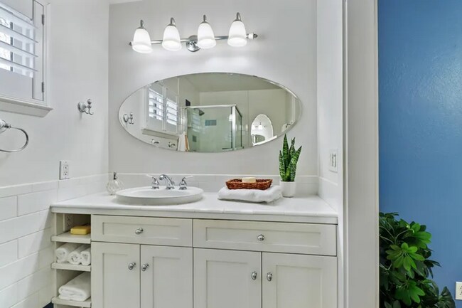 Building Photo - Charming 3 bed 1 bath home in Davis