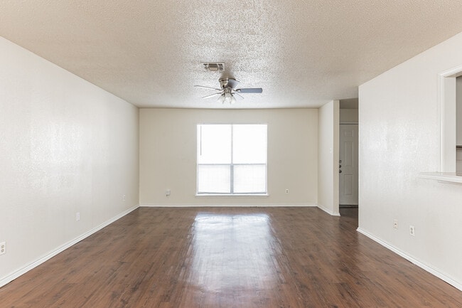 Building Photo - Vintage Square Apartments, McAllen, TX