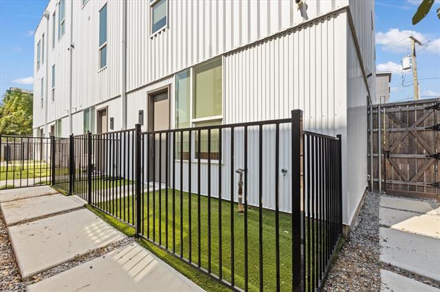 Building Photo - 4210 Delano Pl