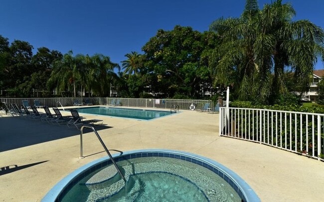 Building Photo - Central Park II Condos -  Downtown Sarasota Annual Rental 1-Bedroom 1-Bath $1595