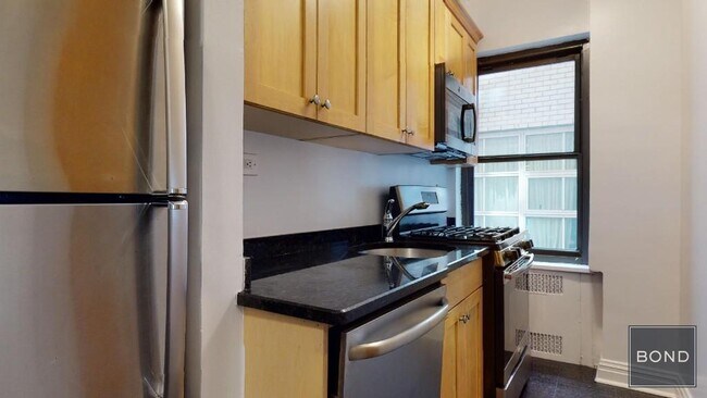 Building Photo - 141 E 56th St