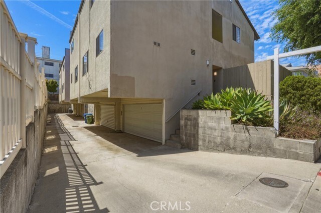 Building Photo - 1433 S Beverly Dr