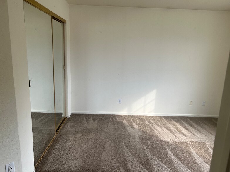 Building Photo - 1545 Spring Water Pl
