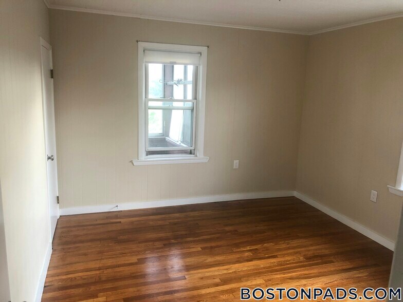 Building Photo - 60 Buzzell Ln