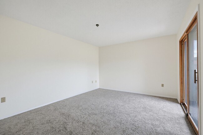 Building Photo - 52 Rosewood Dr