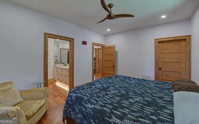 Building Photo - 675 Freedom Heights Dr