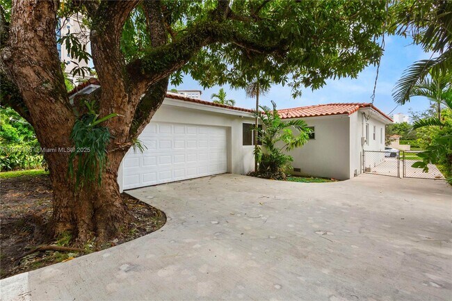 Building Photo - 3018 Coconut Grove Dr