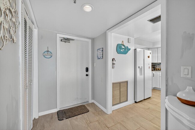 Building Photo - 801 S Ocean Dr