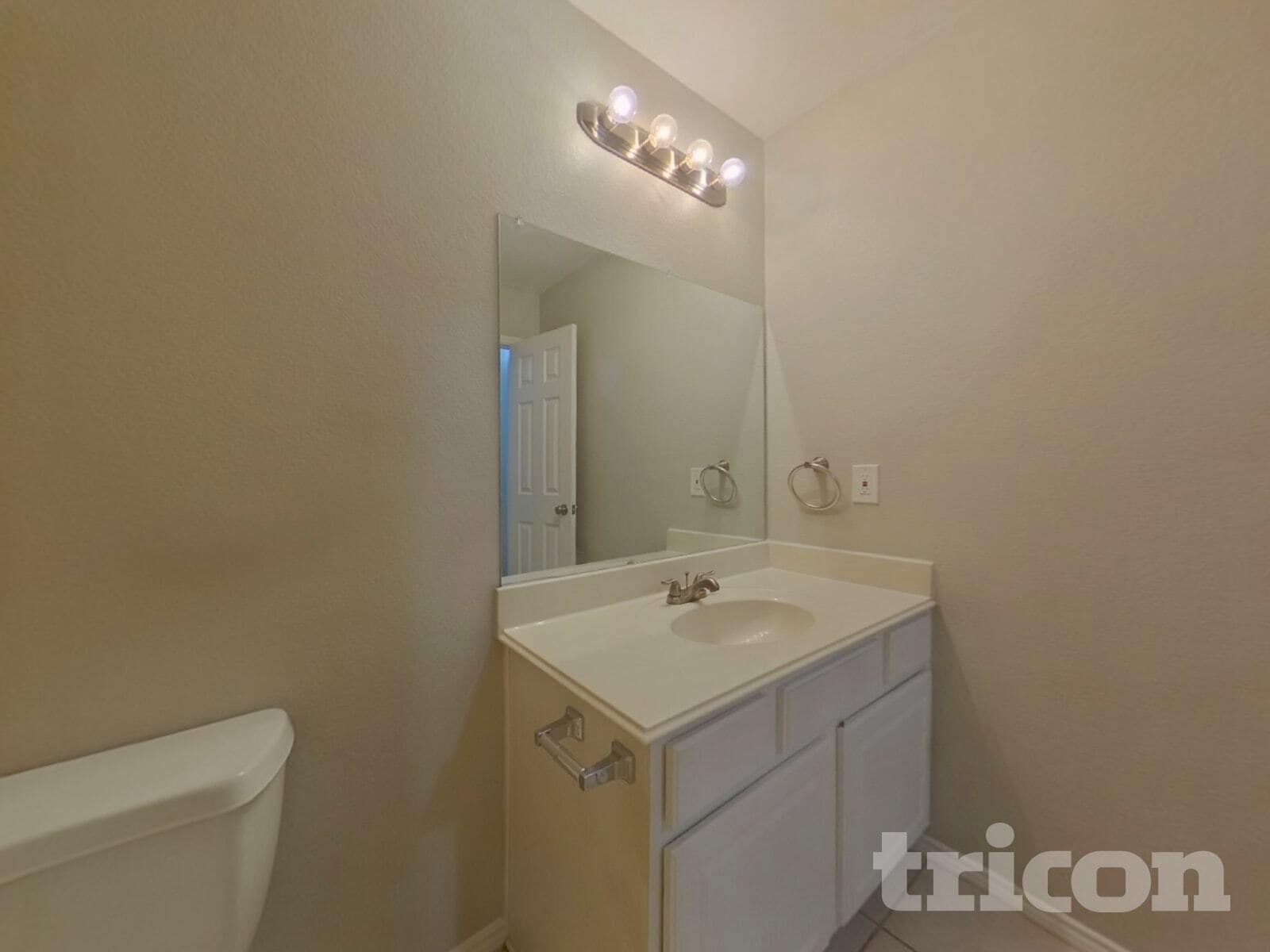 Building Photo - 3005 Glenrose Dr