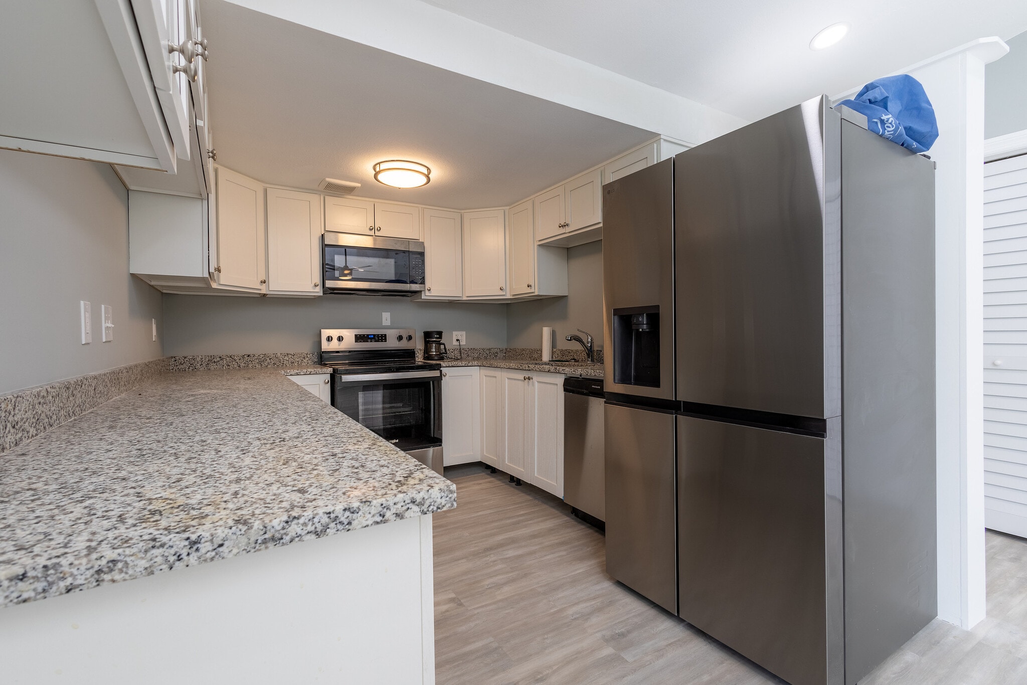 Kitchen - 3371 Thalia Rd