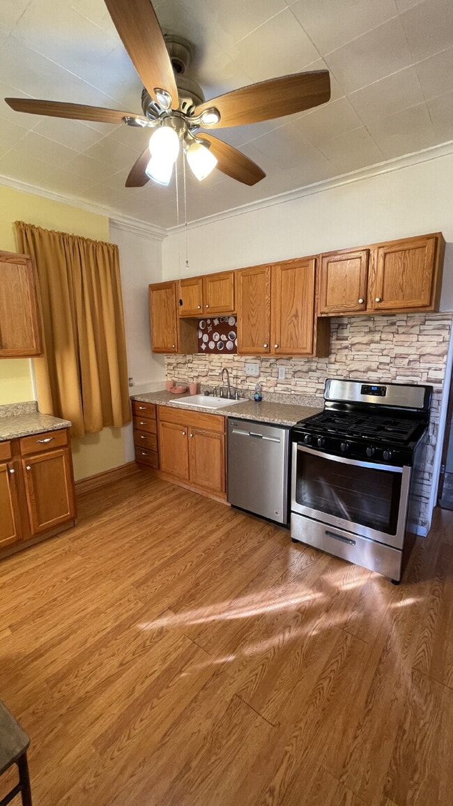 Building Photo - 19 S 6th St