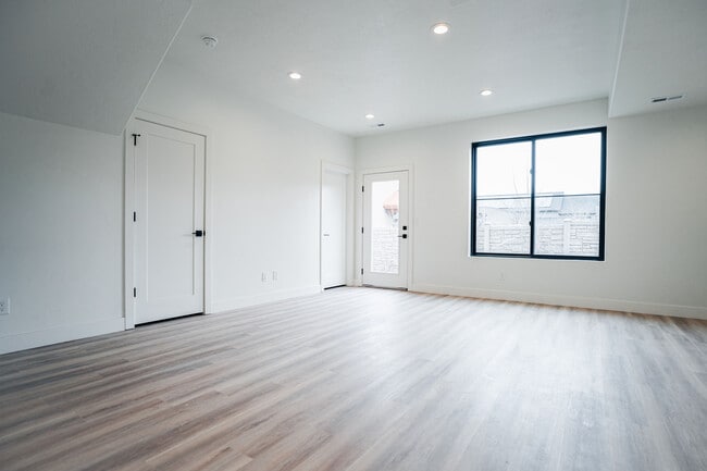 Building Photo - 5342 W Dosh Ln