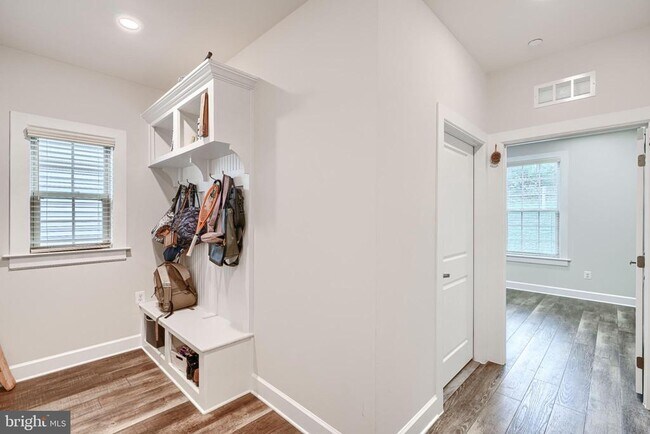 Building Photo - 7123 Starmount Ct