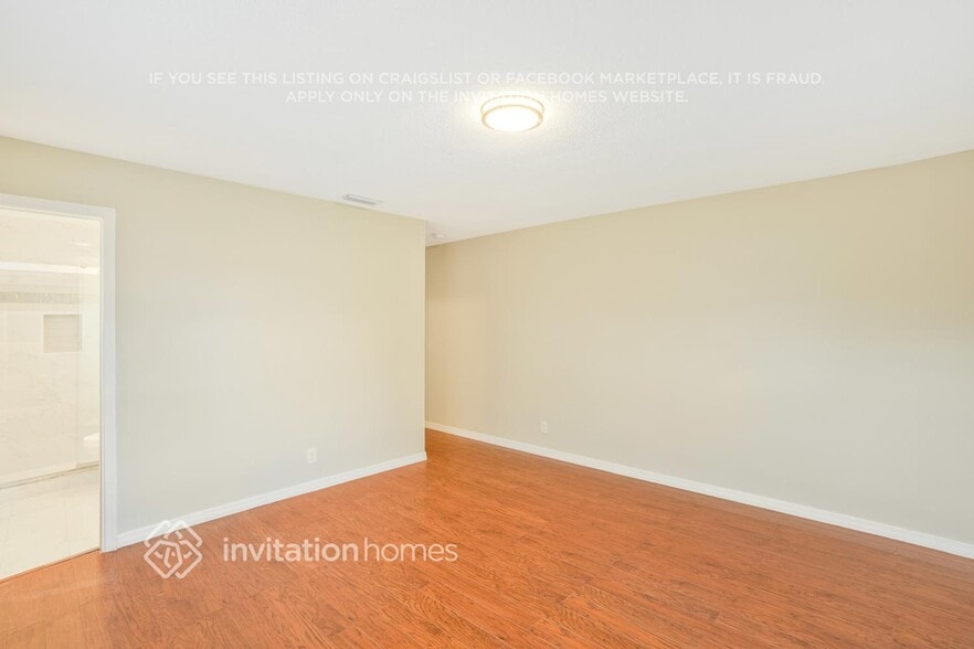 Building Photo - 5714 NW 71st Ave