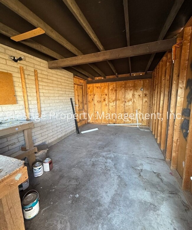 Building Photo - Check Out This 3/2 South-East Side Charmer!