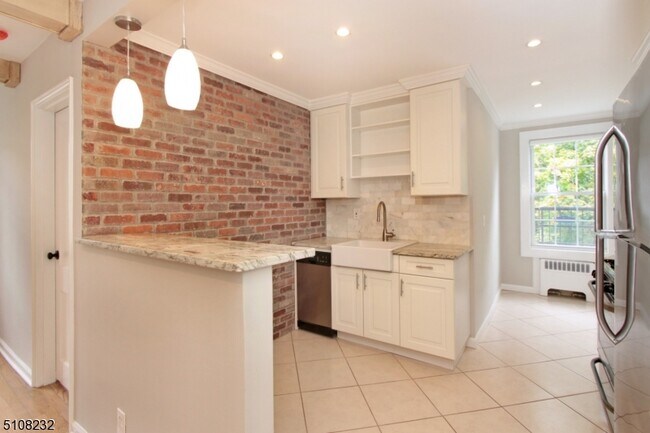 Building Photo - 380 Claremont Ave