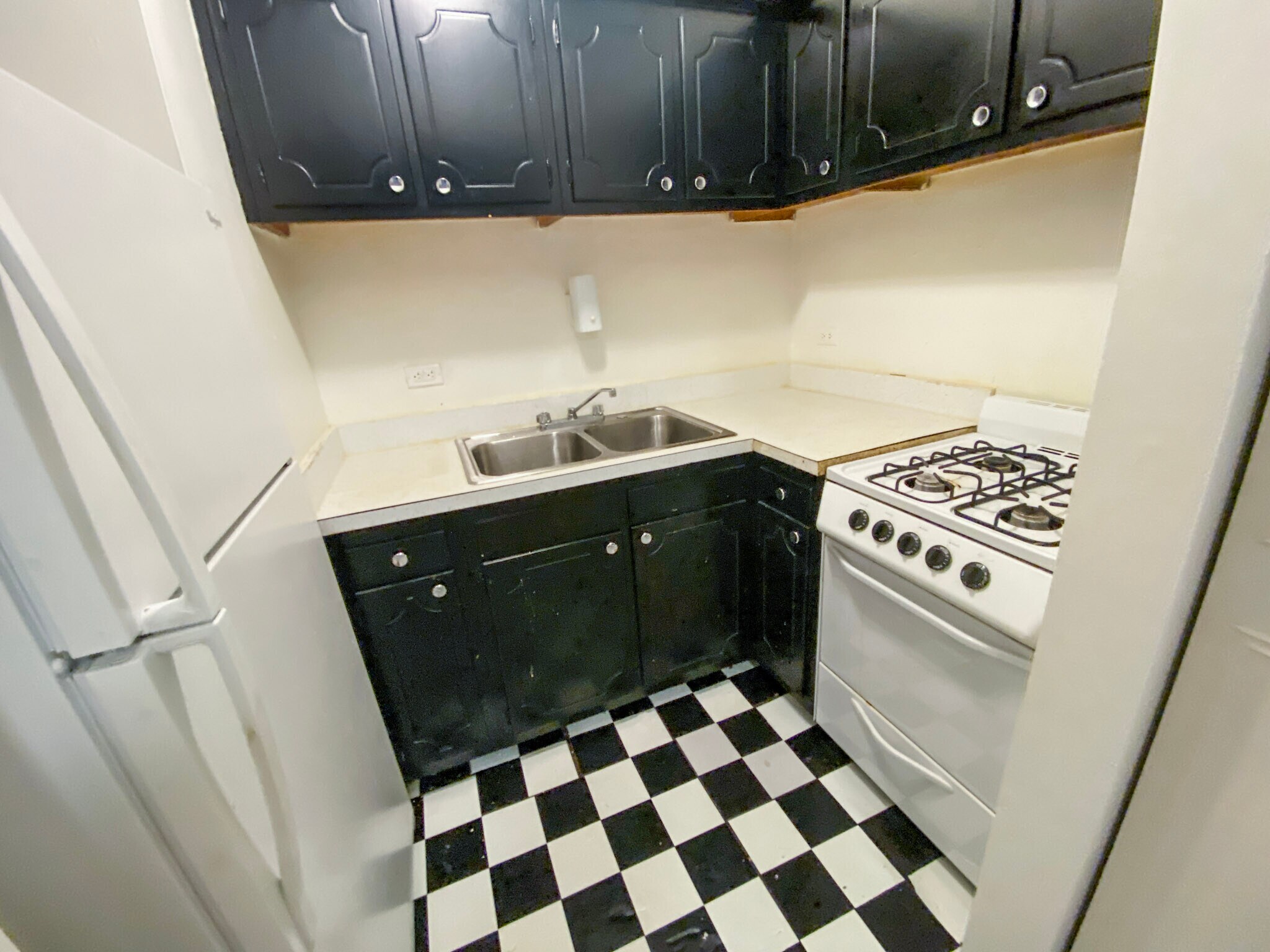 Building Photo - 516 W Melrose St