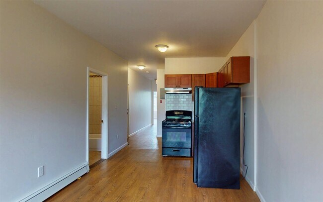 Building Photo - 475 Ashford Ave