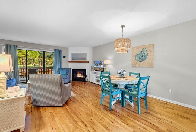 Building Photo - 4000 Fairway Lakes Dr