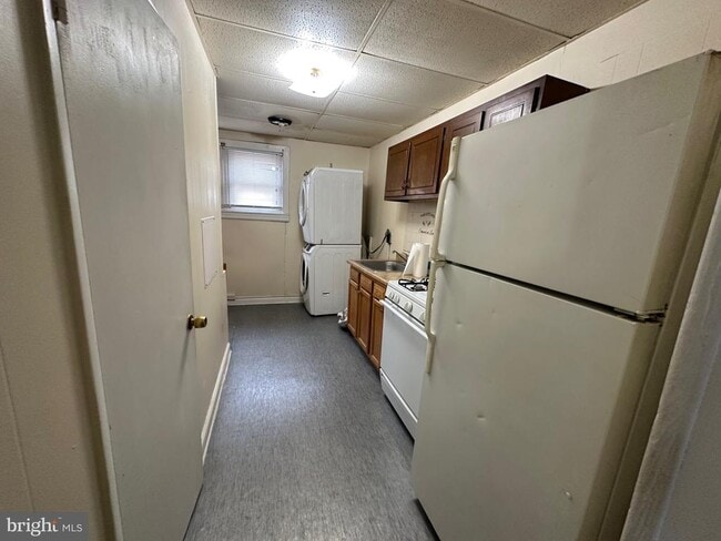 Building Photo - 6260 Brous Ave