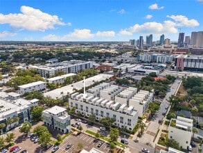 Building Photo - 401 N Oregon Ave