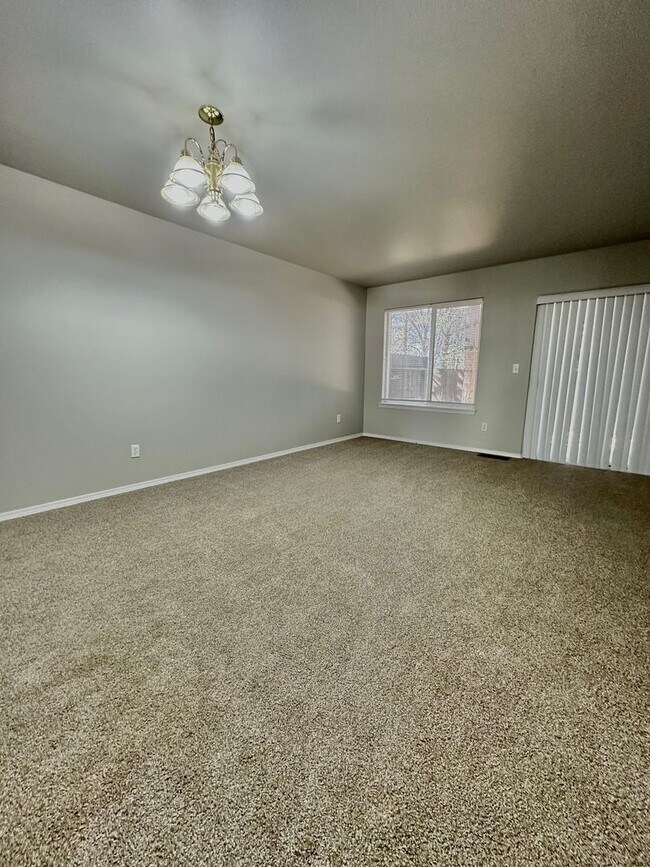 Building Photo - 2610s-5