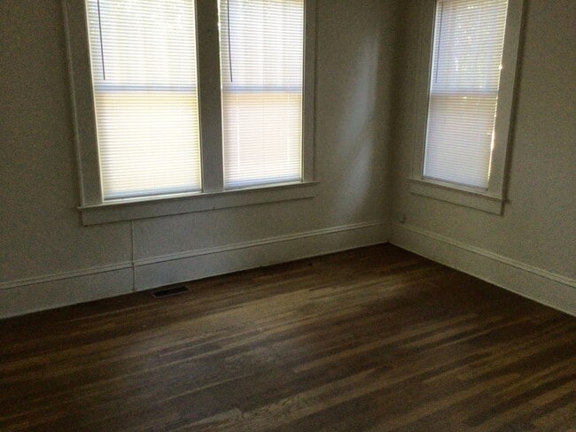 Building Photo - Charming 1920s Bungalow Near Five Points – Available Now!