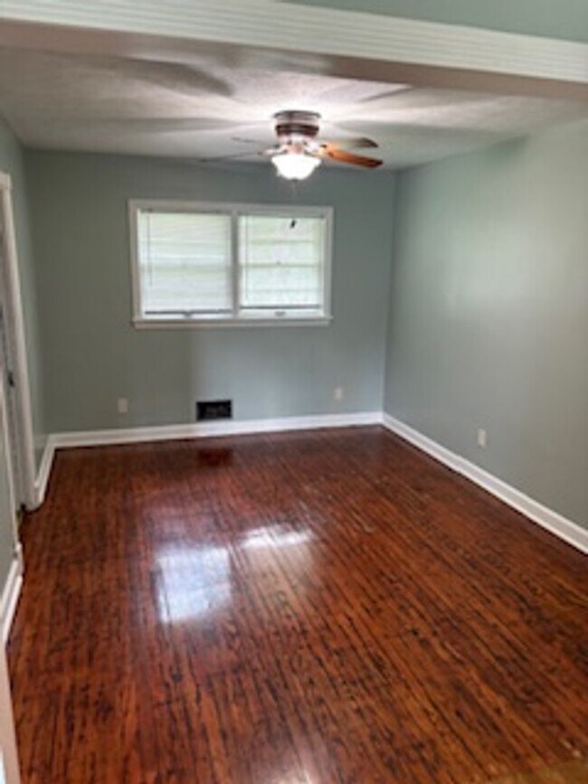 Building Photo - 2 Bedroom 1 Bathroom Home Available Soon