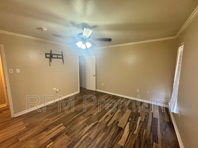 Building Photo - 2175 Deerwood Dr