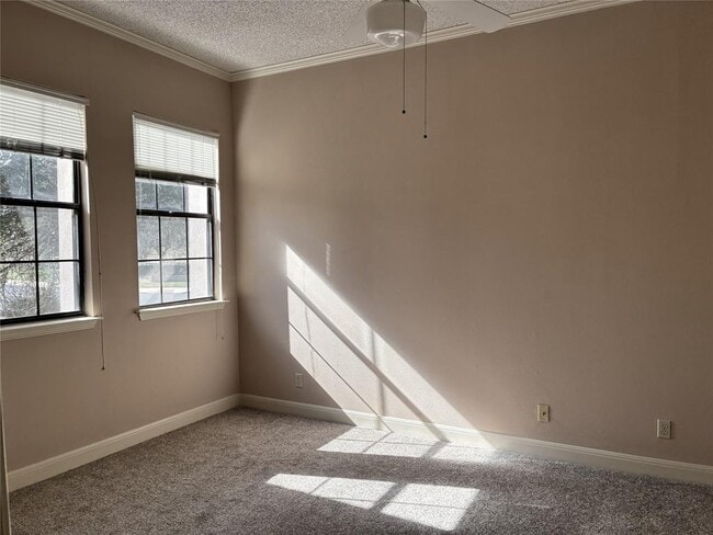 Building Photo - 10215 River Plantation Dr