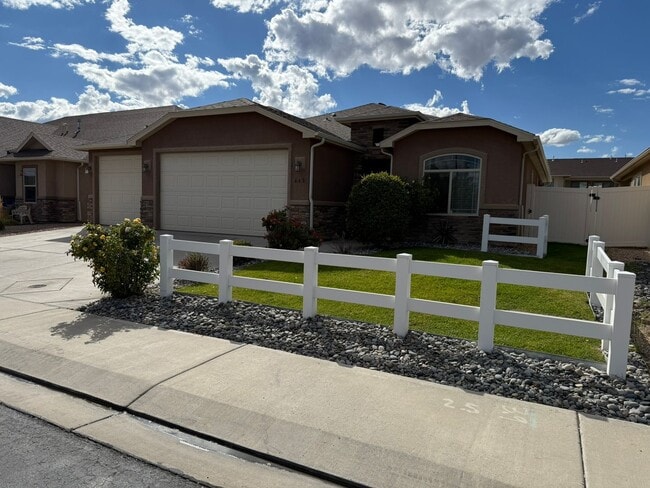 Primary Photo - Beautiful 4 bedroom, 2 bath, 3 car garage ...