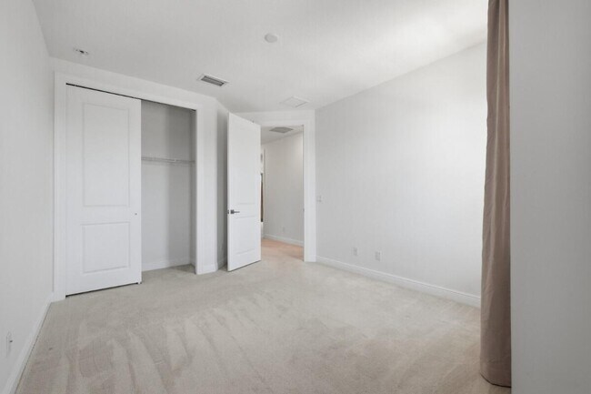 Building Photo - 11760 Bayview Cir