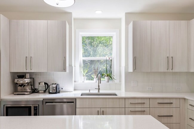 Building Photo - 415 Enclave Ct
