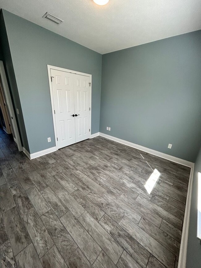 Building Photo - 664 Helen Ave