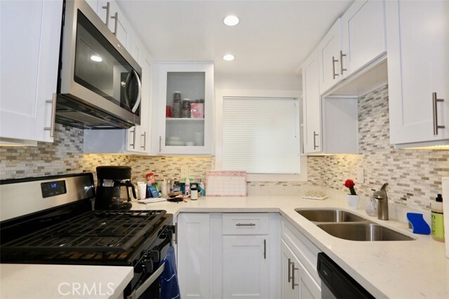 Building Photo - 662 S Coast Hwy