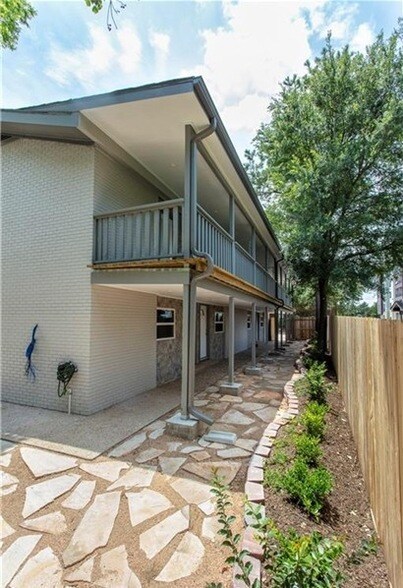 Building Photo - 506 First Street Unit D