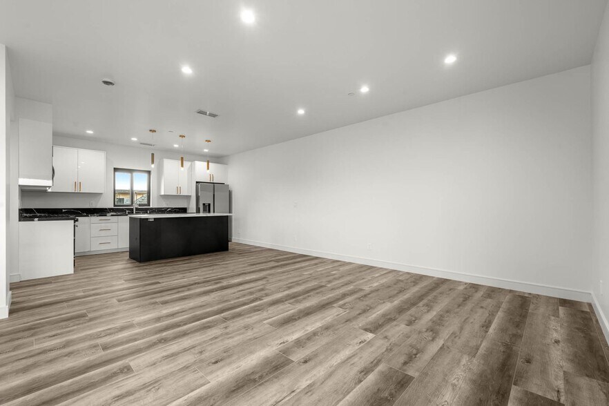 Building Photo - 1920-1922 S Sherbourne Dr