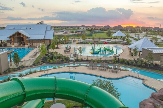 Building Photo - 9627 Towne Lake Pkwy