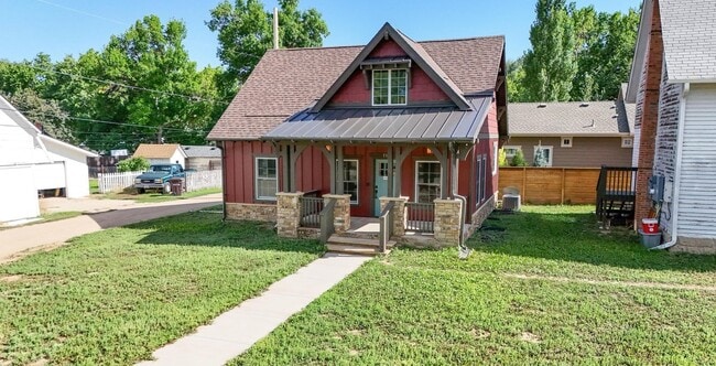 Building Photo - 730 6th St