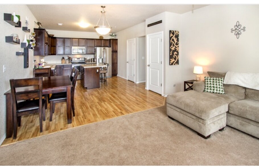 Building Photo - 6603 W 3rd St