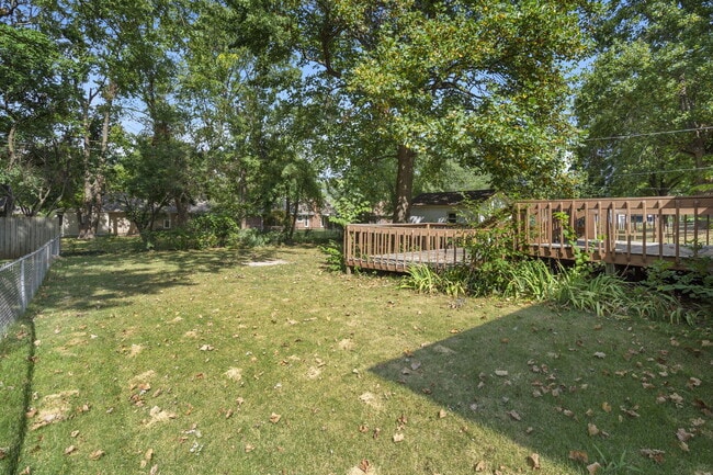 Building Photo - 3259 S Elmira Ave