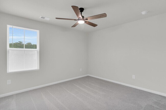 Building Photo - ***MOVE-IN SPECIAL*** $500 OFF OF YOUR FIR...