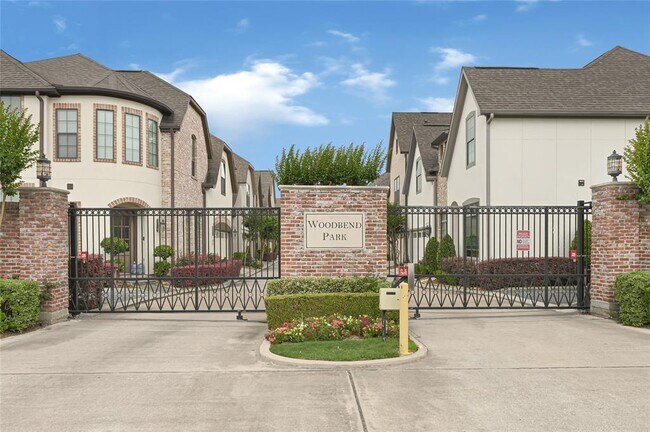 Building Photo - 1531 Woodbend Park S