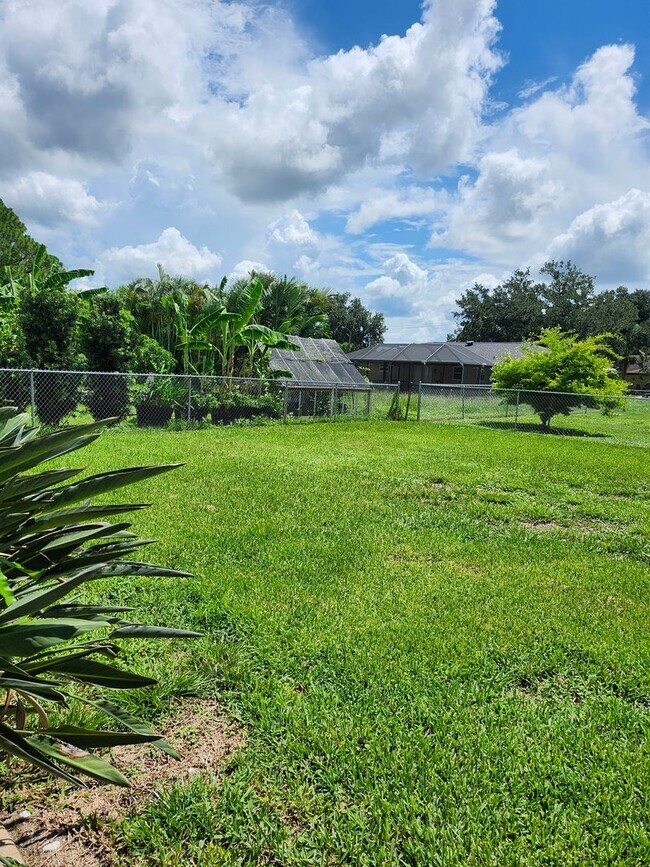 Building Photo - VERY NICE PORT CHARLOTTE HOME FOR ANNUAL RENT!