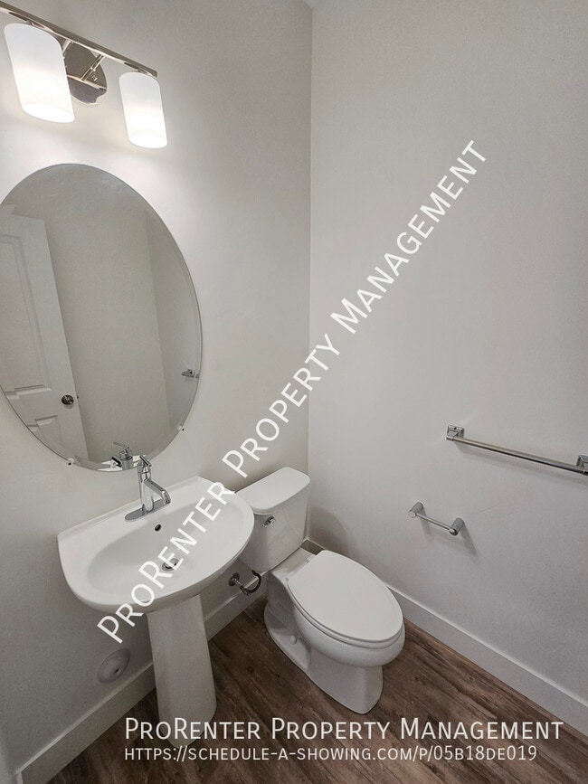 Building Photo - 3111 S Edgewater Cv
